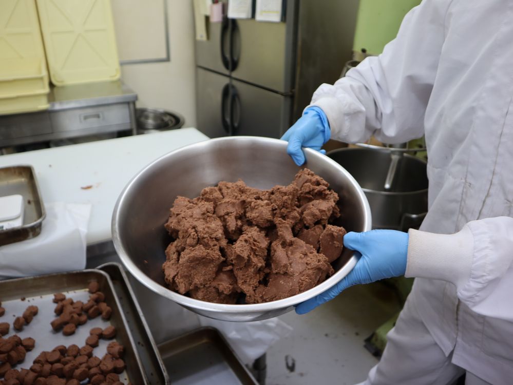 混ぜ合わされた生地がボウルに入っている