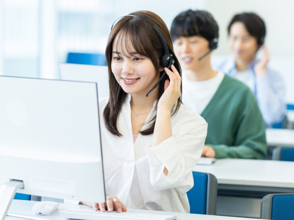 テレフォンオペレーターの女性の写真