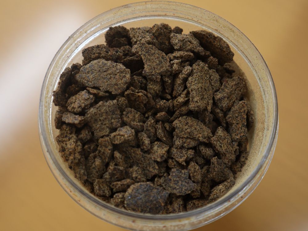 油分が残った状態のなたね油かす