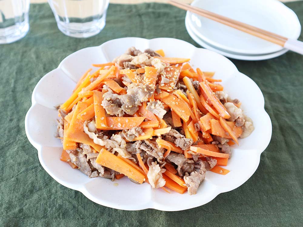 牛肉とにんじんのきんぴらの盛り付け写真