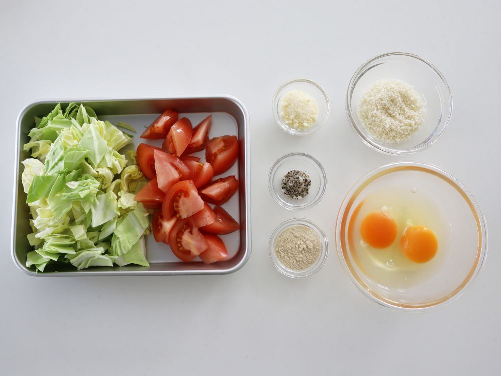 材料写真　トマト　キャベツ　卵　塩こしょう　粉チーズ　パン粉